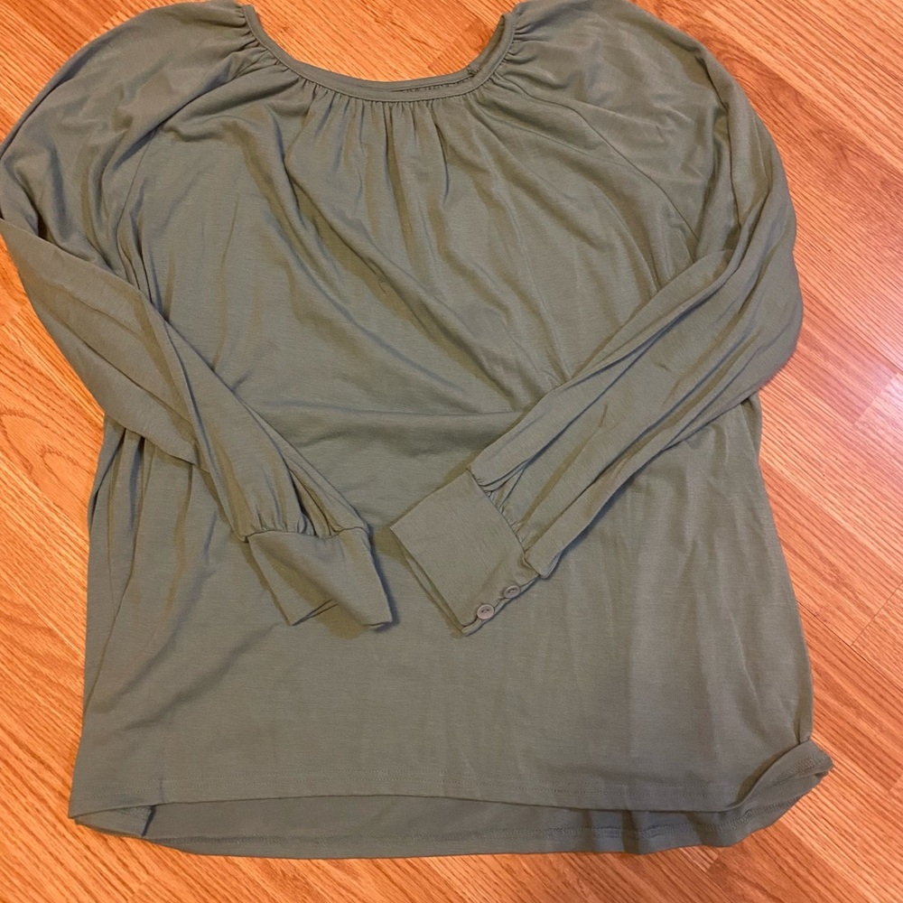Women’s Relaxed Sage Green Long-Sleeve Top